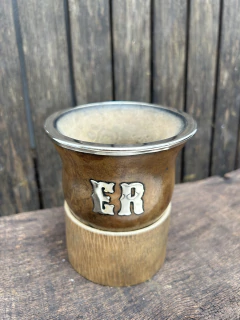 MATE CALABAZA CON VIROLA 2 INICIALES Y BASE DE CUERO en internet