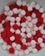 Pompom malha 10mm branco com vermelho – 50 unidades