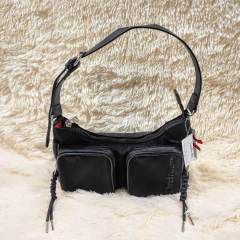 Cartera Oreiro con bolsillos frontales y correa ajustable
