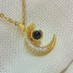 Collar Luna con pavé y visor AD - comprar online
