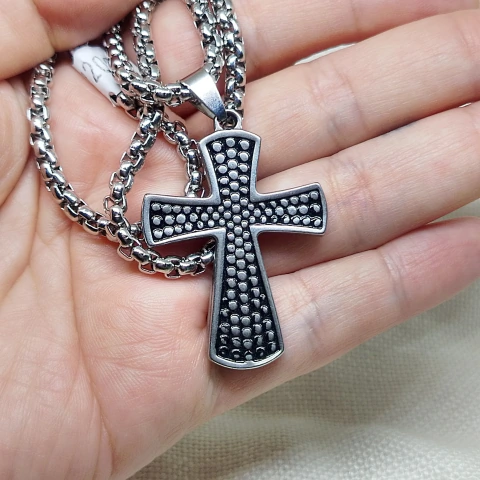 Cruz de acero quirúrgico