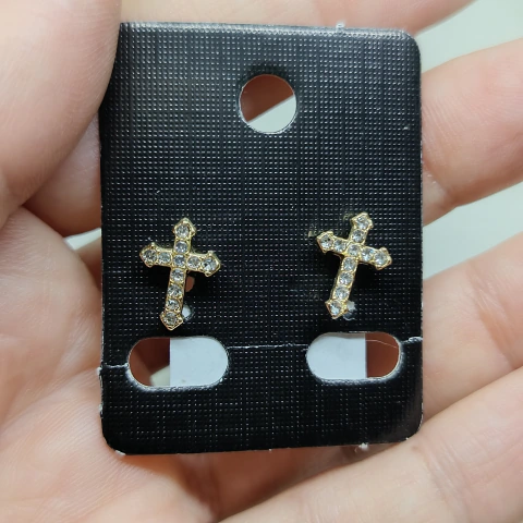 Aro cruz gótica dorada con strass