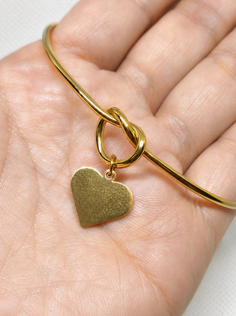 Pulsera rígida con corazón acero dorado