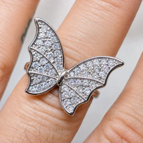 Anillo extensible mariposa con strass