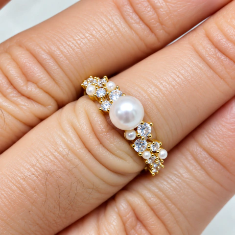 Anillo extensible dorado perlas y strass