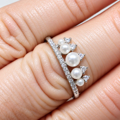 Anillo extensible corona perlas