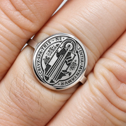 Anillo San Benito acero quirúrgico