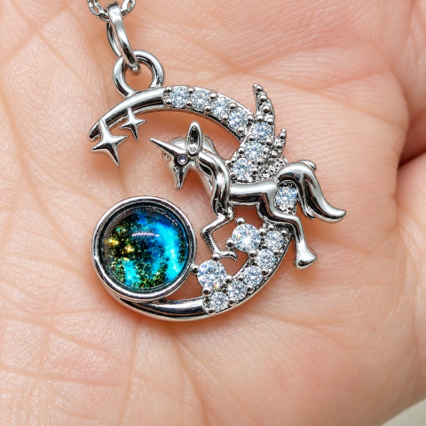 Dije Luna, unicornio y planeta