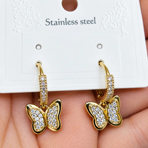 Argollita con mariposa y micropavé