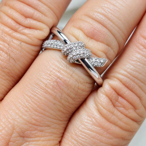 Anillo extensible nudo micropavé