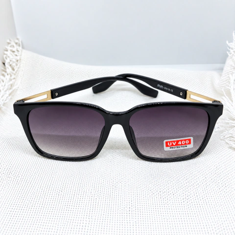 Gafas de sol con detalle dorado en patilla | degradé