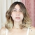 PERUCA WIG TAYLOR OMBRE LOIRO - FIBRA PREMIUM