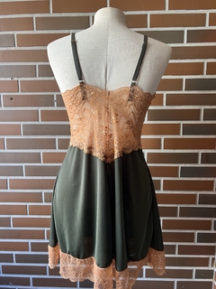 Camisola Vanuza/ Verde Oliva com dourada na internet