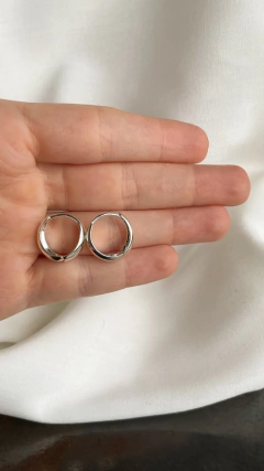 Brinco Argola Gota - Prateado na internet