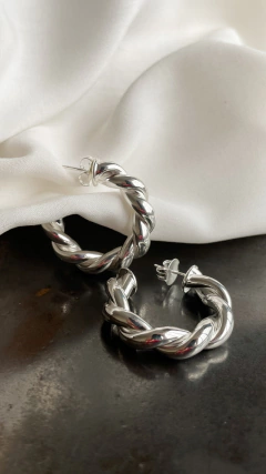 Brinco Argola Torcida Lisa Grossa Prateada na internet