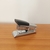 GRAMPEADOR MINI COMPACTO P/ ATÉ 12 FOLHAS C-05 CIS - Graciosa Presentes
