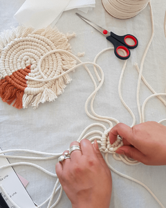 Plato de sitio + posa vaso circular macrame