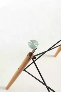Mesa eames de vidrio de 1m