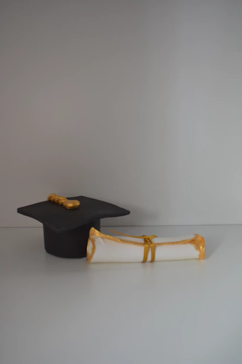 Adorno Birrete y Diploma