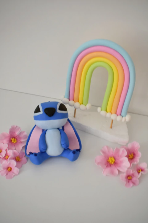 Stitch con arcoiris
