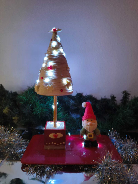 Centro de mesa Árbol y duende navideño