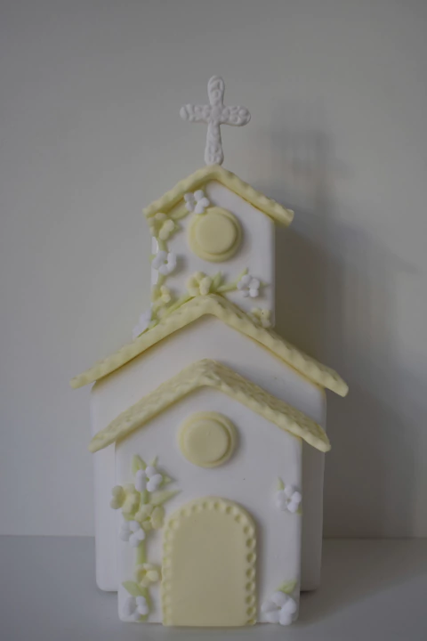 Adorno capilla Iglesia amarilla y blanca