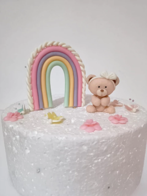 Osita con arcoiris y maripositas