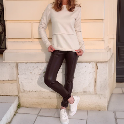 Calça Térmica Efeito Couro com Recortes - Marrom - Lacarve - comprar online