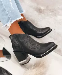 TANUS CUERO - SEGUNDA SELECCIÓN en internet