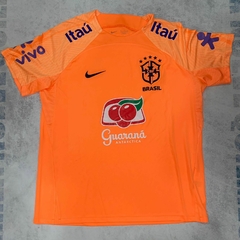 Remera Entrenamiento Brasil 2024 Cuerpo Tecnico Naranja