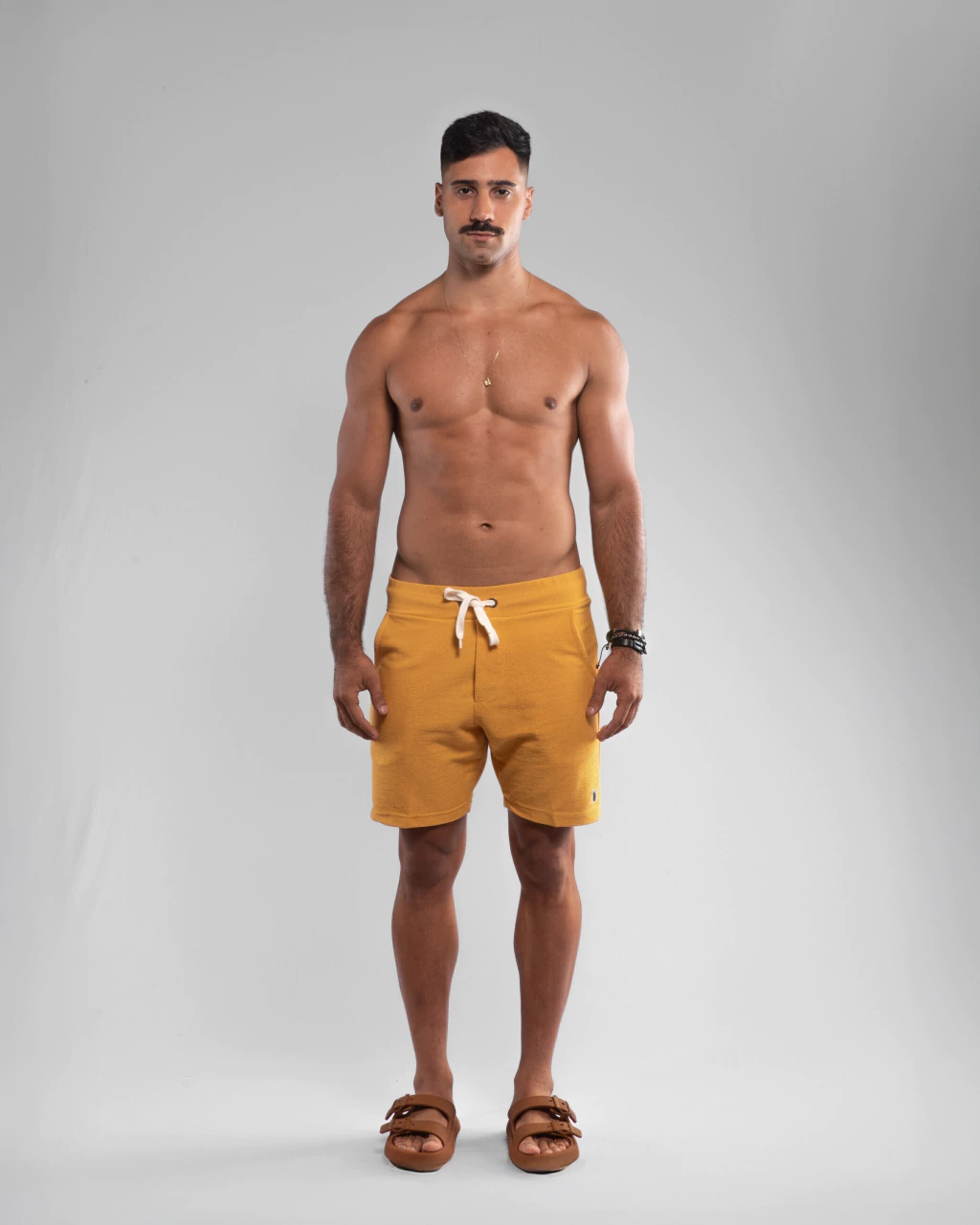 Bermuda de moletom com linho amarela