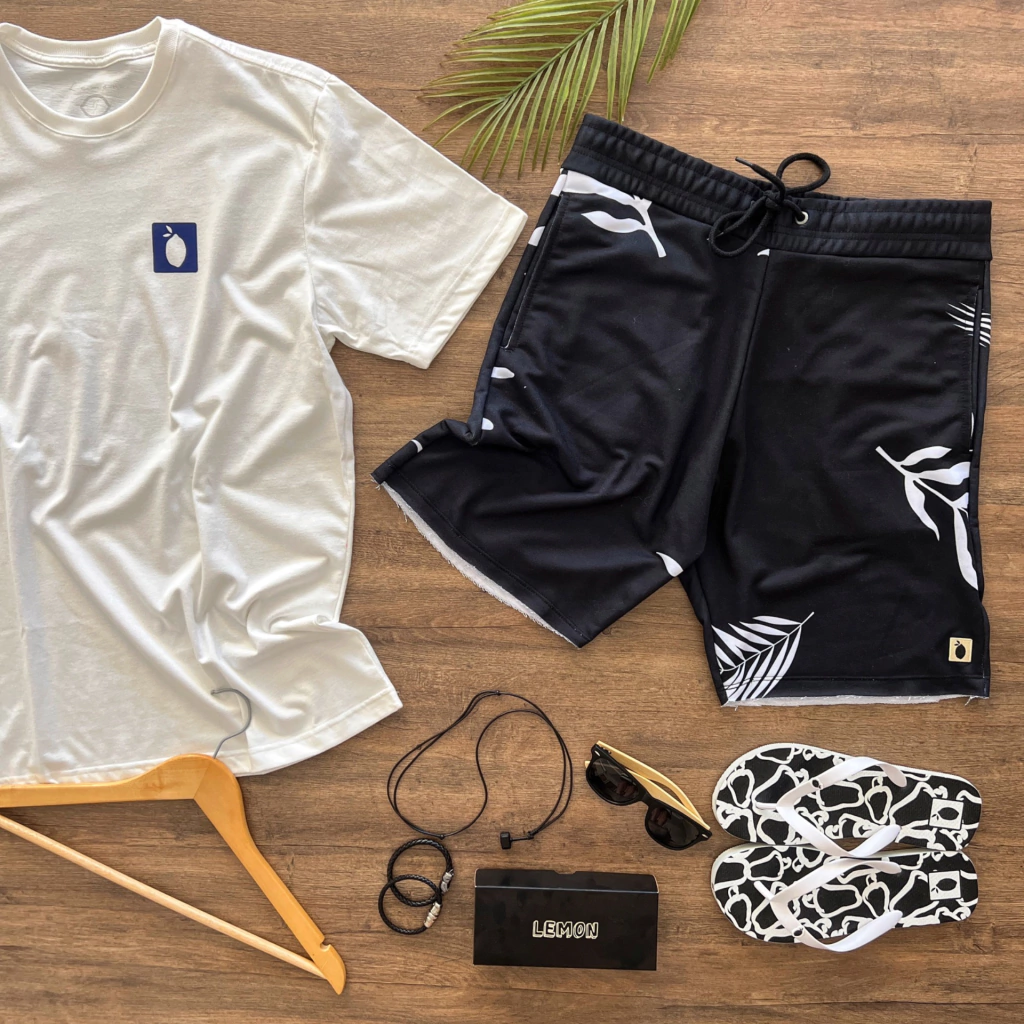 Bermuda de moletom preta folha branca