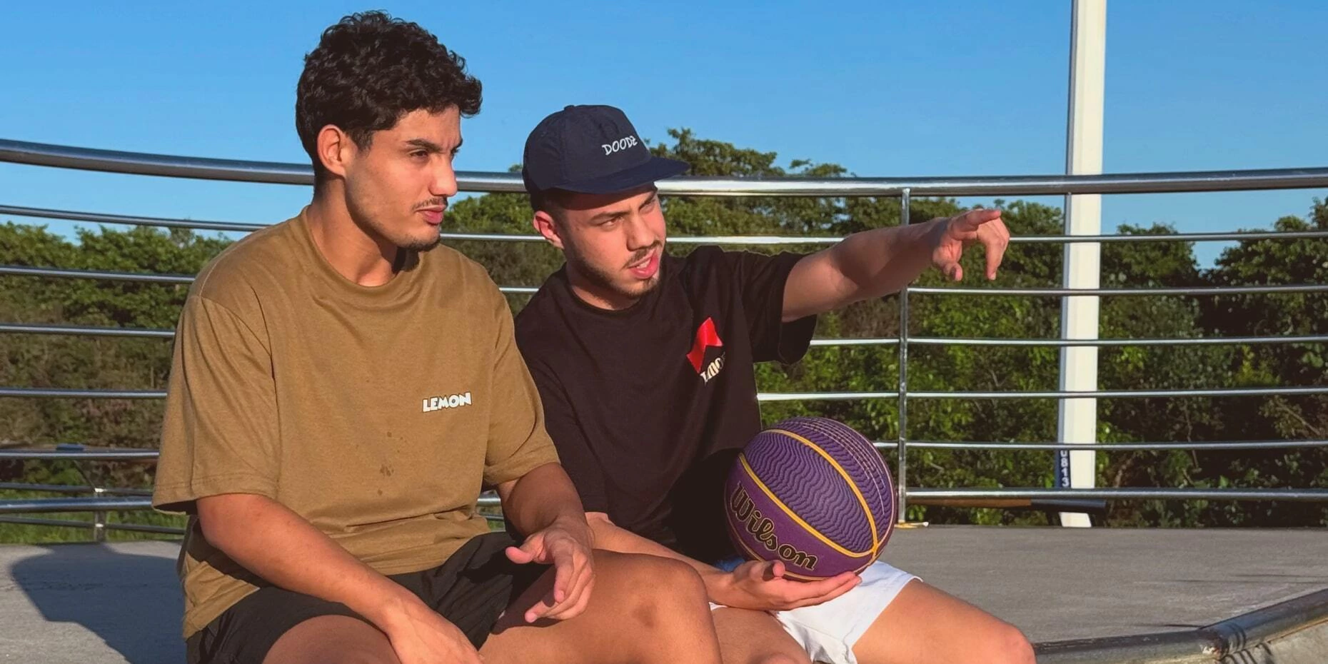 <p><span style="font-size: 18px">STREETWEAR</span></p>