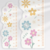 Régua infantil de altura com flores coloridas e corações.