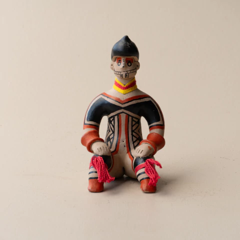 Boneco Homem Indígena em Cerâmica - Etnia Karajá