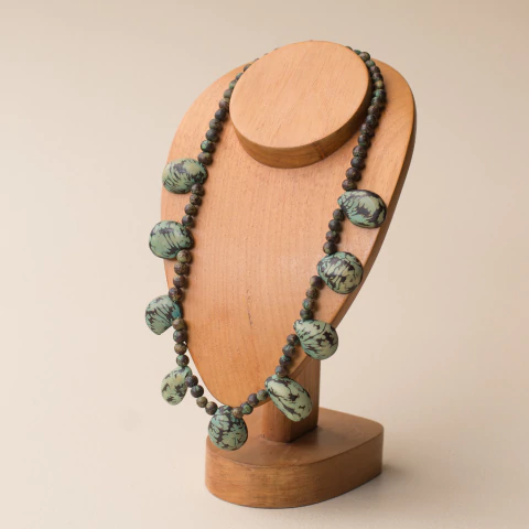 Colar com Sementes Naturais