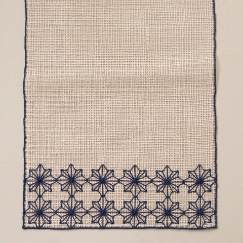 Caminho de Mesa em Renda Filé Azul-marinho