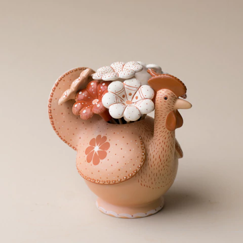 Galinha com Flor em Cerâmica do Jequitinhonha
