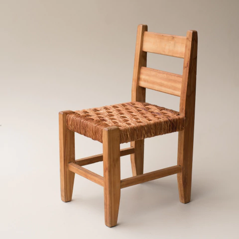 Cadeira de Criança em Madeira com Trançado em Palha