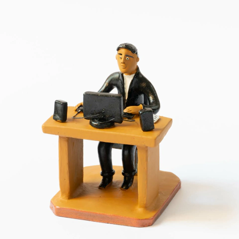 Homem Trabalhando no Computador