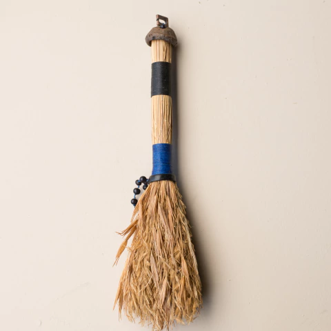 Vassourinha em Fibra de Capim Amarelo