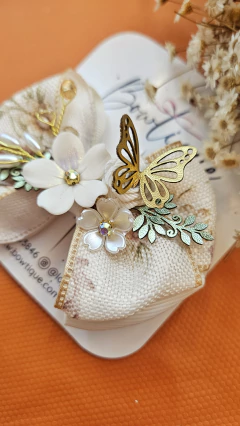 Laço floral luxo borboleta