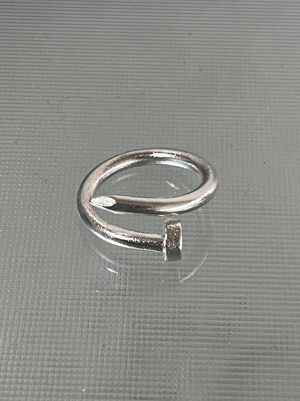 clavo plata