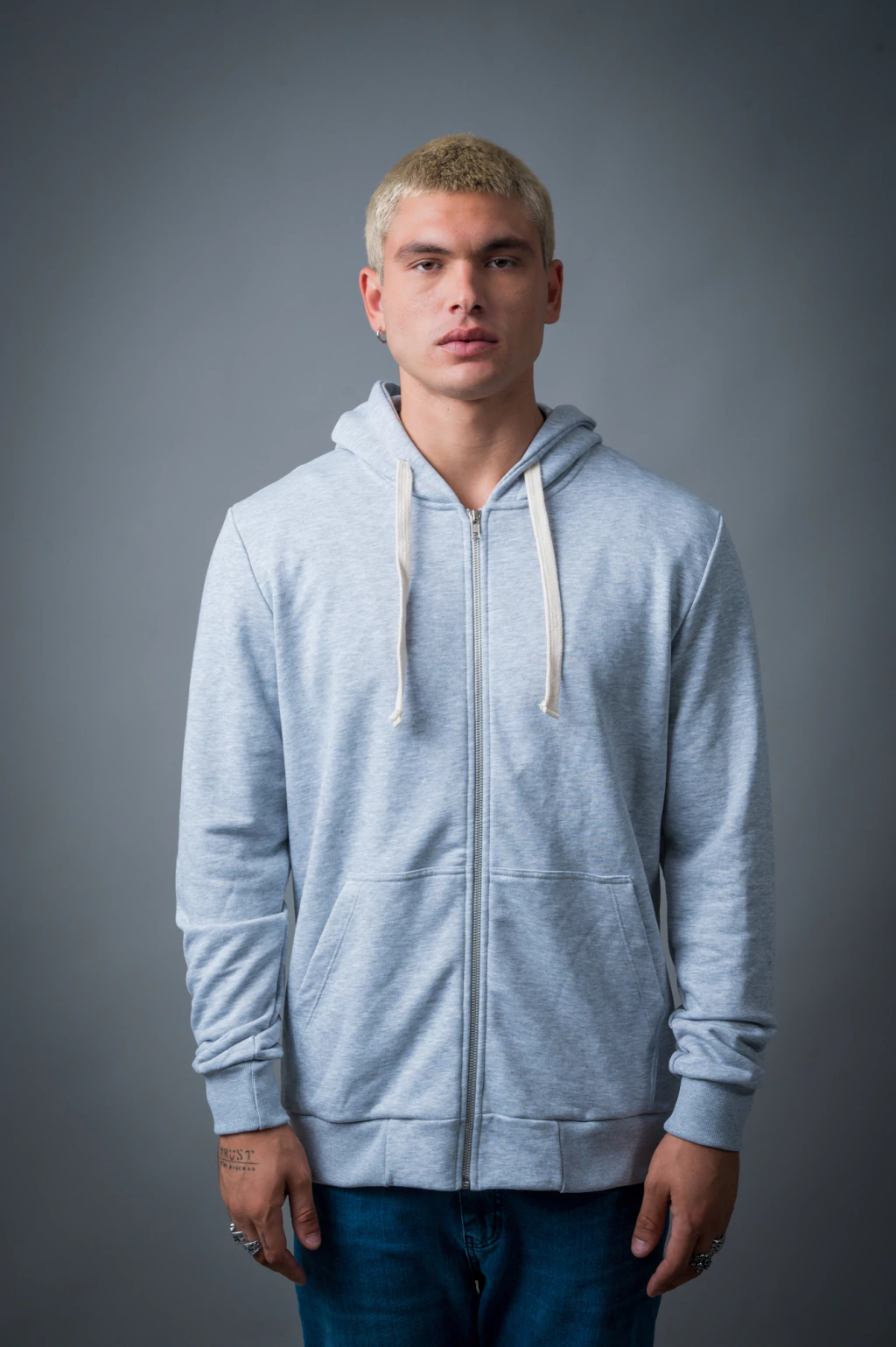 CAMPERA BASICA CAPUCHA