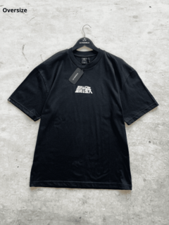 Imagen de REMERA CASCOS ANIME OVER