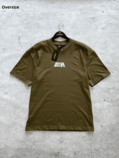 REMERA CASCOS ANIME OVER - LA RAMBLA STORE