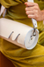 Bolsa cilindrica off white na internet