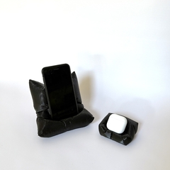 SET Pillow Stand | Porta Celular + Porta Auriculares - DIMENSION CENTER