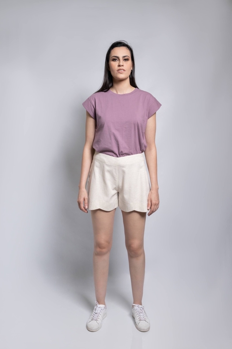 shorts feminino linho cru cintura média com detalhe na barra