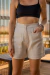 Shorts alfaiataria cintura alta bolso quadrado externo - comprar online